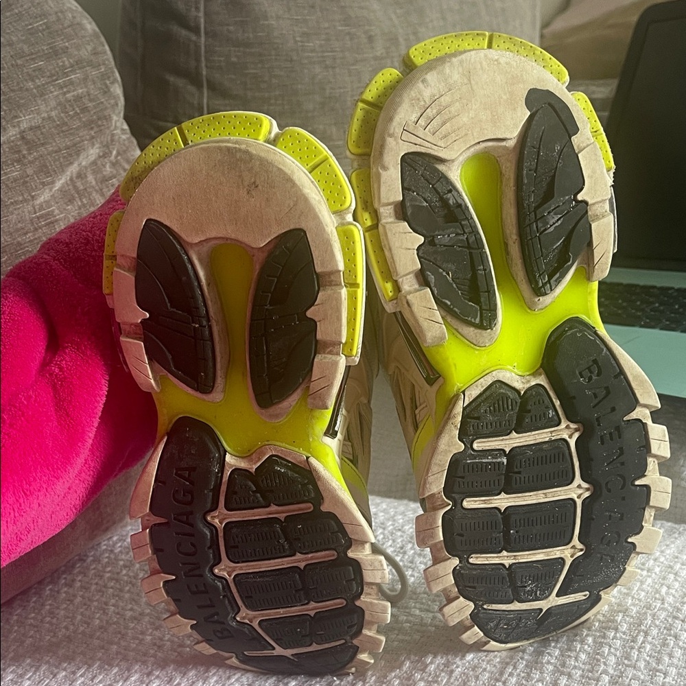 Balenciaga women’s White Sneakers with Neon Yellow Accents - Picture 6 of 13